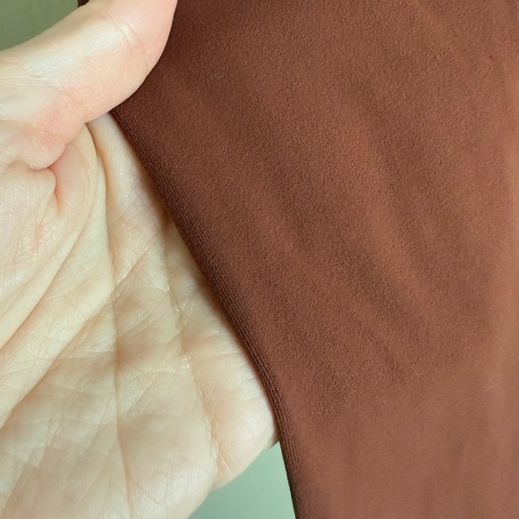 Nike Women’s High Rise Chocolate Brown Luxe Yoga Leggings Colorblock in Size XXL - Picture 9 of 13